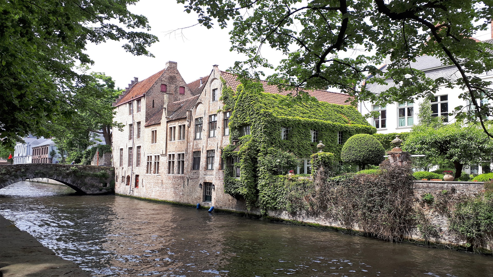 Papier peint – Pont et maisons sur le bord de l’eau – Bruges